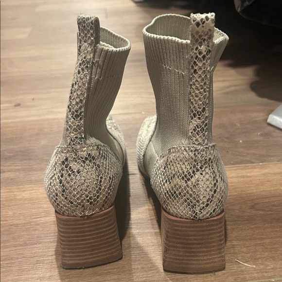 Oasis Society snakeskin boots size 8.5 - Picture 3 of 5